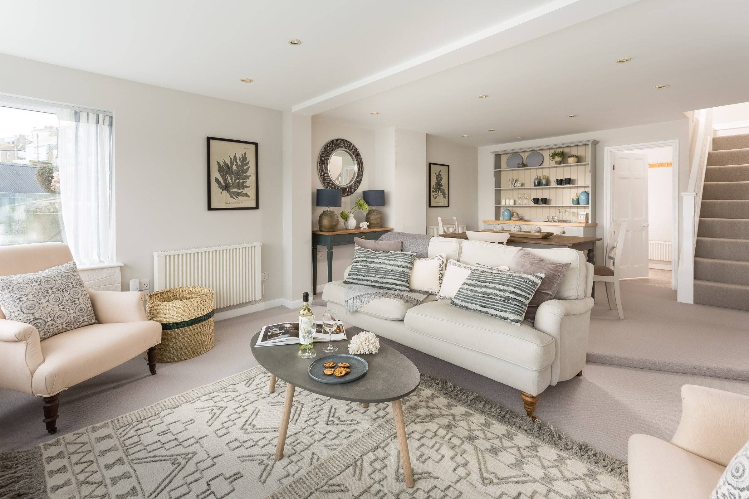 Living Room: Tonal Floor Ideas and Turned Wooden Feet