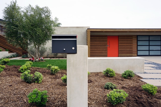 Mailbox Modern Pedestal Mount with Matte Black Stucco Pillar