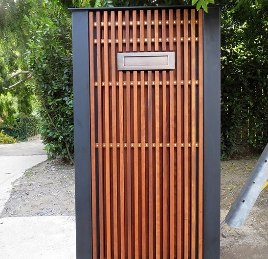 Mailbox Vertical Slats and Architectural Frame Entrance Pillar