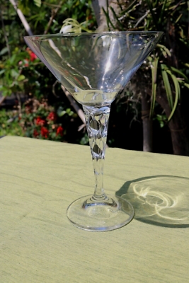 Martini Glass: Diamond Cut Pattern Textured Crystal Cocktail Glass