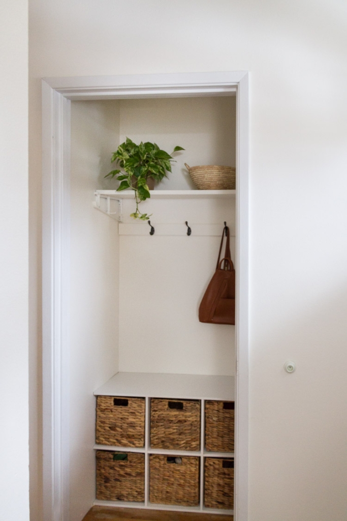 Mudroom Bench with Six Cubby Storage and Woven Fiber