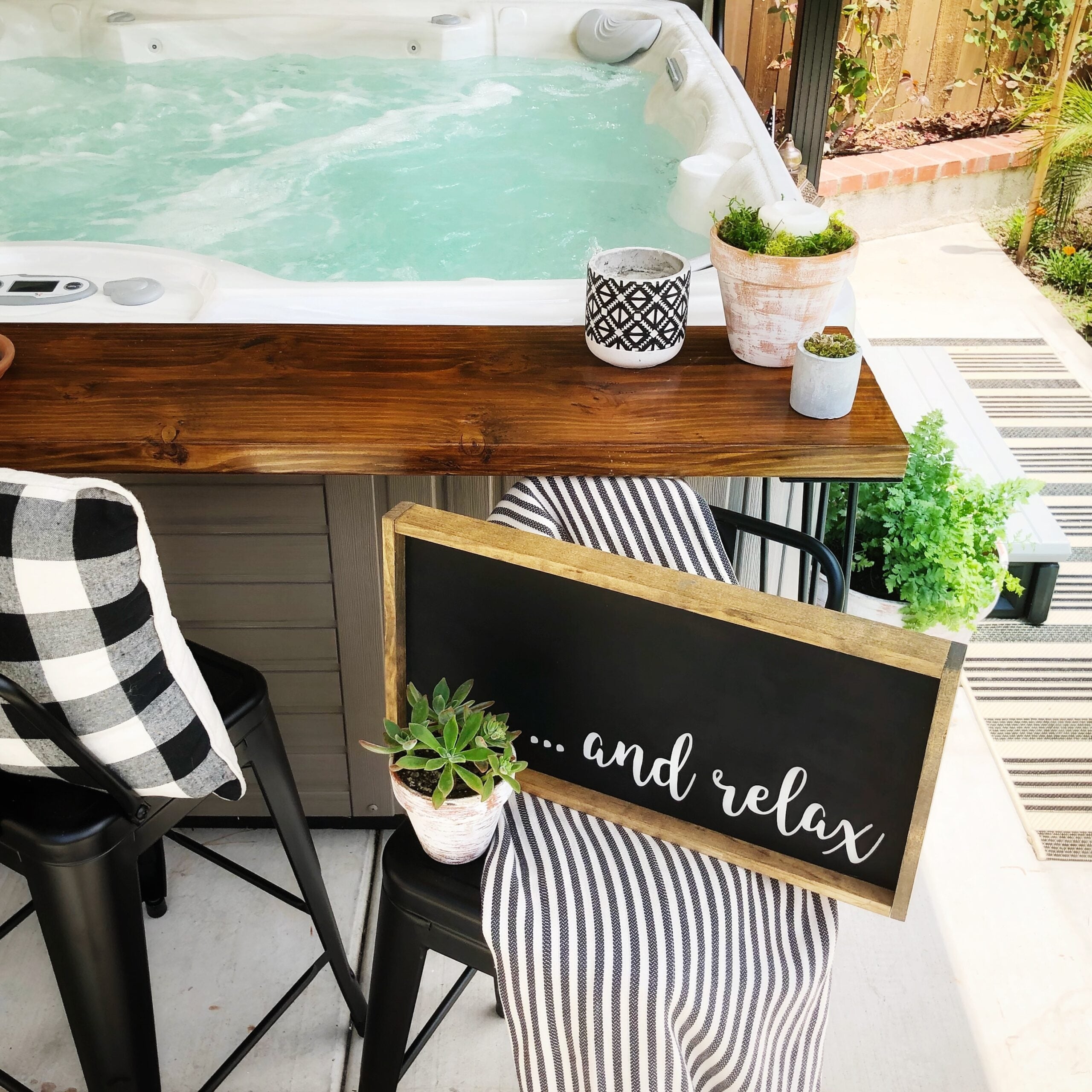 Outdoor Bar: Walnut Wood Outdoor Ledge DIY Integration