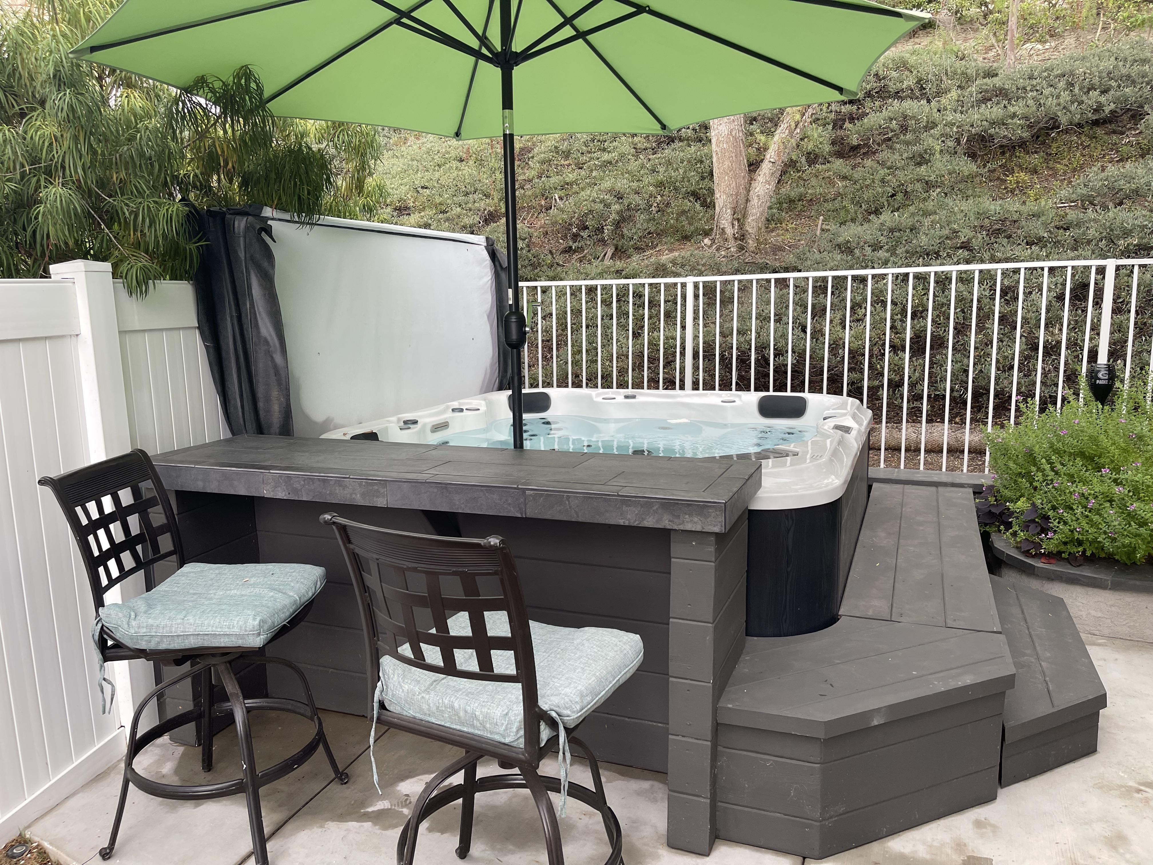 Outdoor Spa Bar: Stone-Like Tile Top Integrated Umbrella