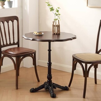 Pedestal Table with Scalloped Edge and Pie Crust Top