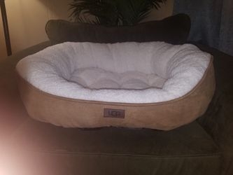 Pet Bed: Sherpa Lining Chestnut Suede Bolstered Edge Nest