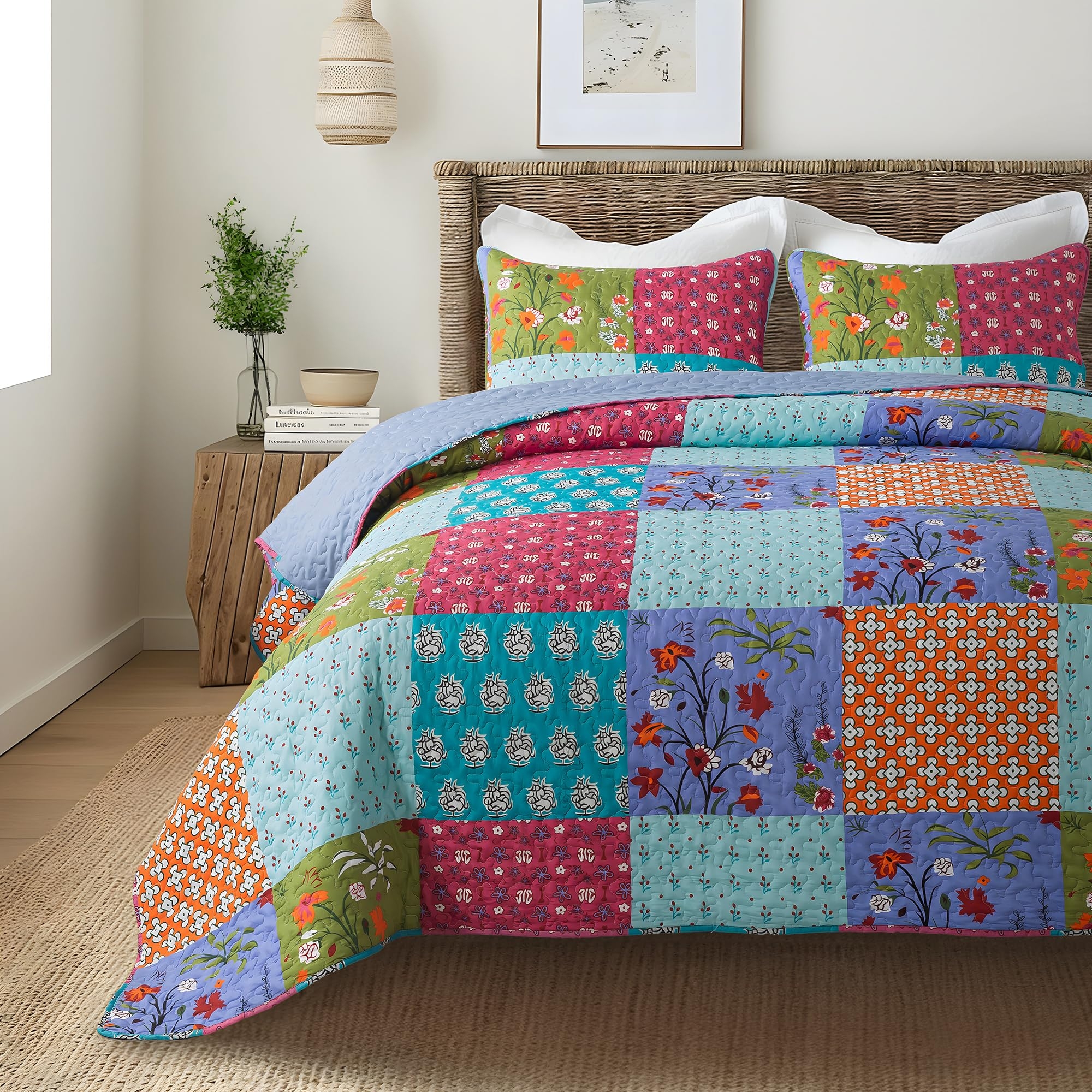Quilt Set: Boho Floral Pattern and Vintage Matching Shams