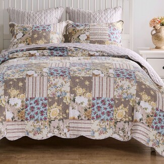 Quilt Set: Multi Tonal Blocks Scalloped Floral Patchwork