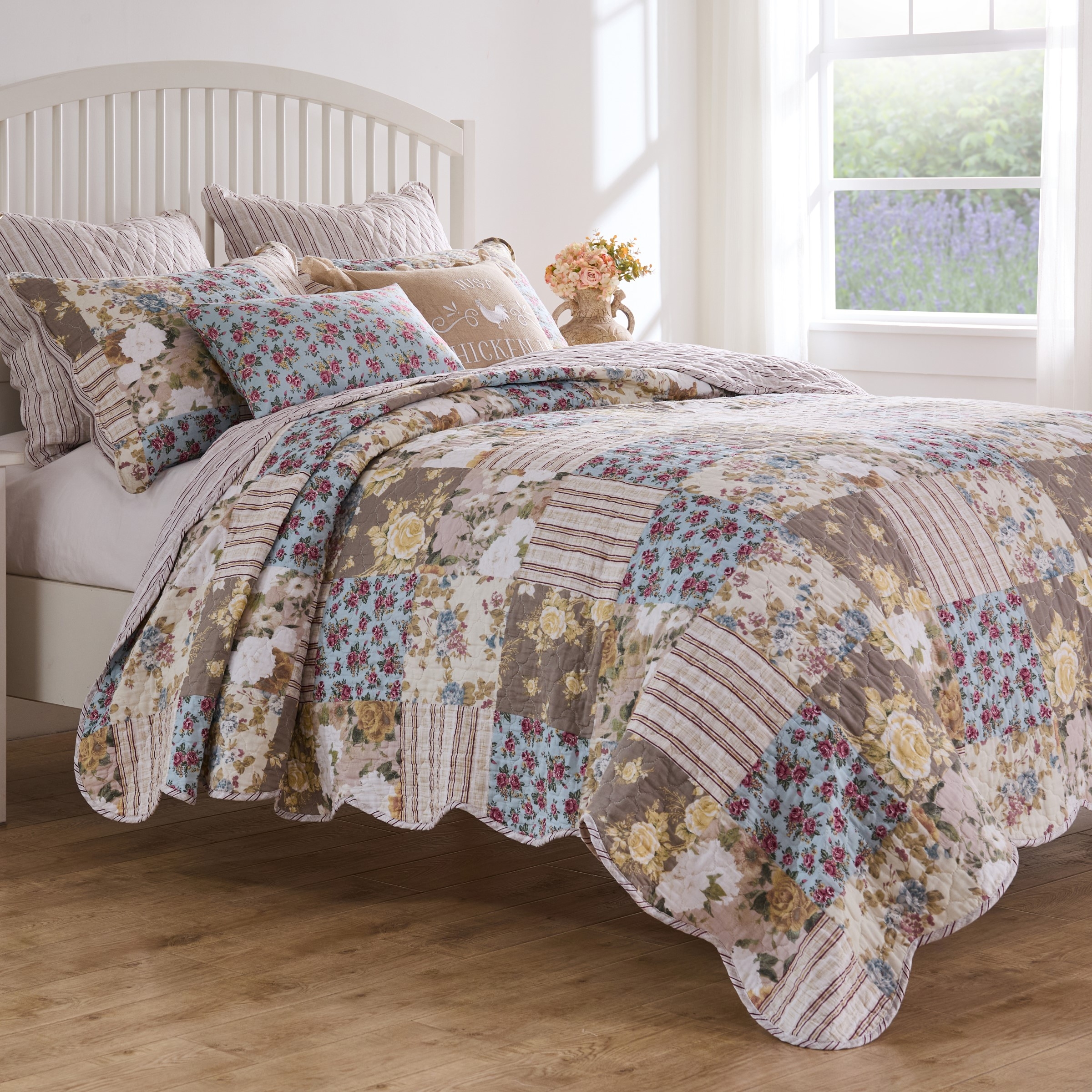 Quilt Set: Patchwork Pattern Floral Shabby Cottage Bedding