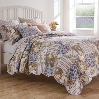 Quilt Set: Patchwork Pattern Floral Shabby Cottage Bedding