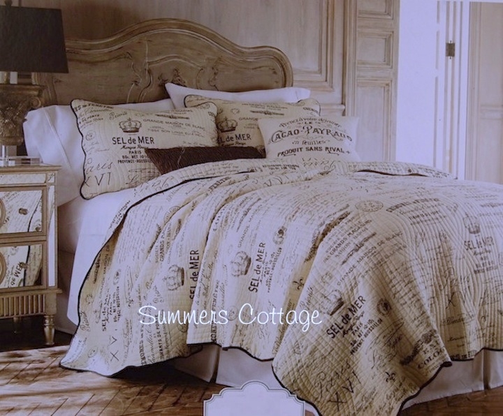 Quilt Set: Typography Pattern French Script Vintage Bedding