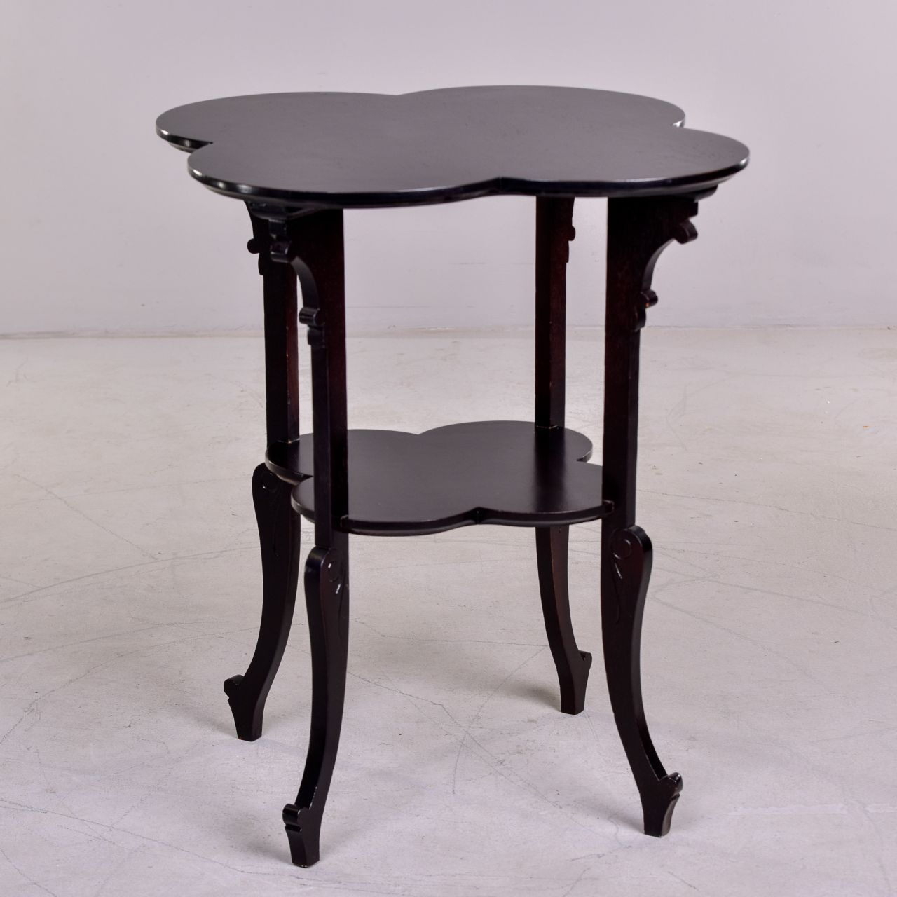Side Table Quatrefoil Shape and Scalloped Black Top