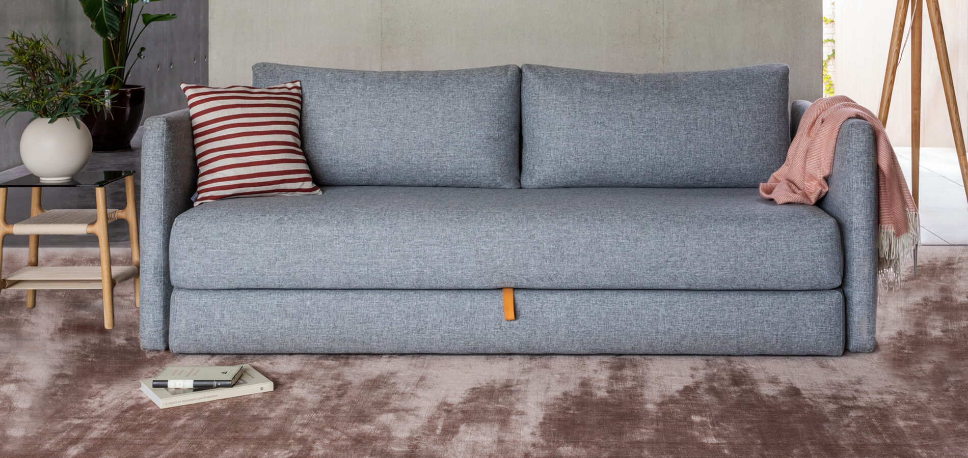 Sleeper Sofa: Mauve Area Rug Decor and Heathered Upholstery