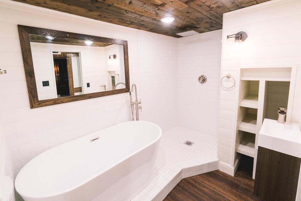 Soaking Tub: Open Wet Room Layout Tiny Home Wet Room Ideas