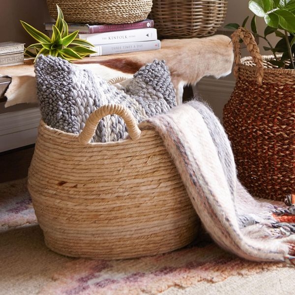 Storage Basket Looped Handles Coiled Rope Floor Bedding Bin