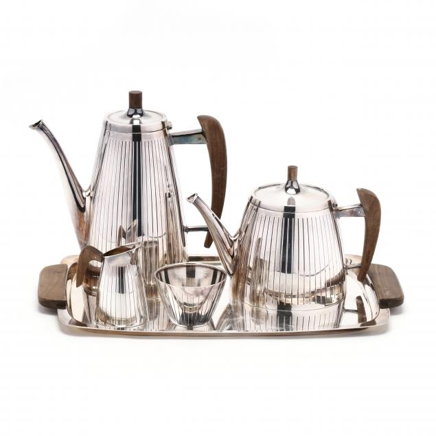 Tea And Coffee Set with Reeded Texture and Wood Handles