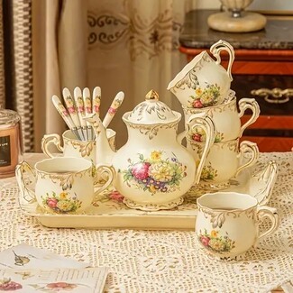 Tea Set with Scrolled Handles and Floral Pattern Set