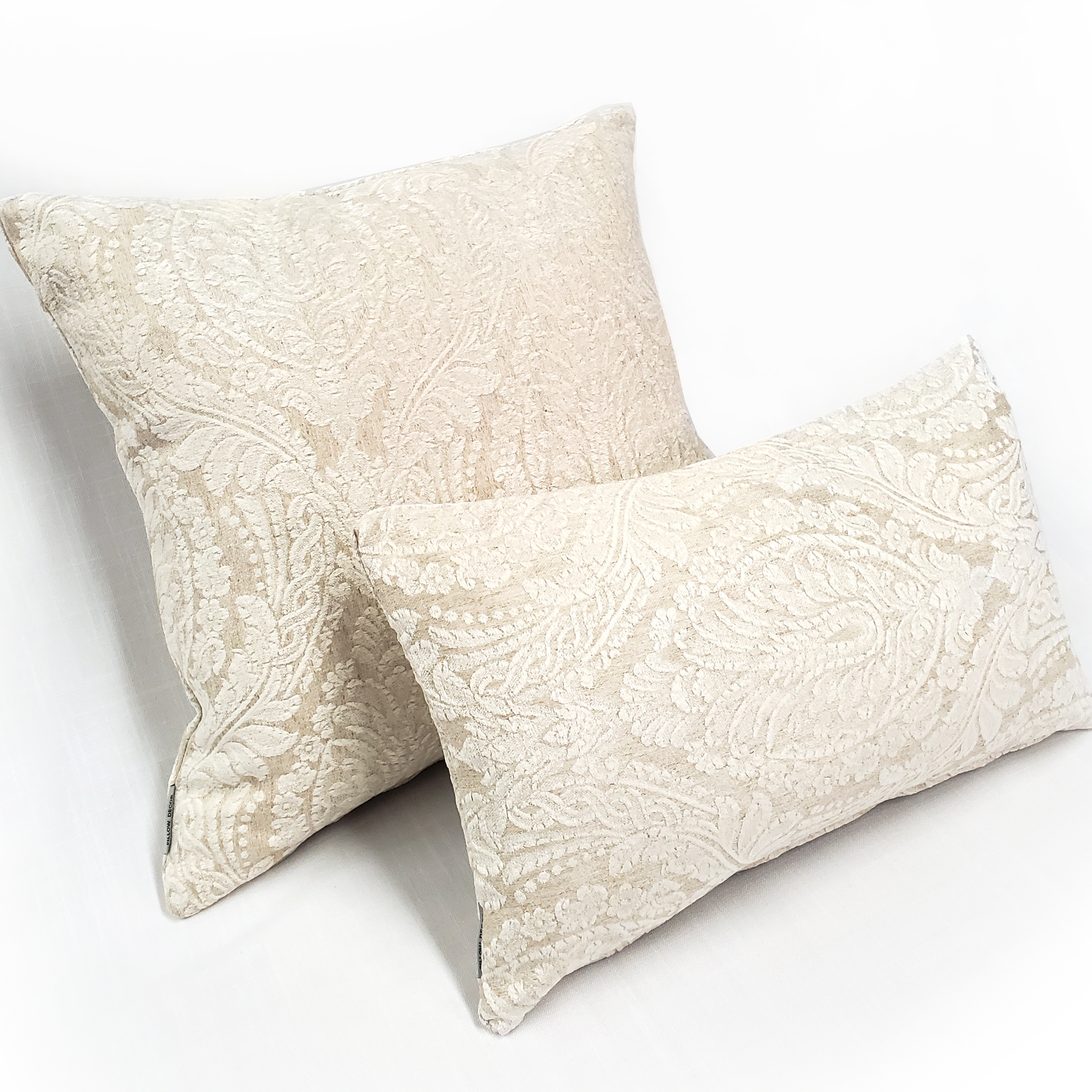Throw Pillows Jacquard Weave Scrolling Damask Style