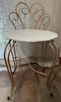 Vanity Chair with Heart Scroll Backrest in Gold Metal