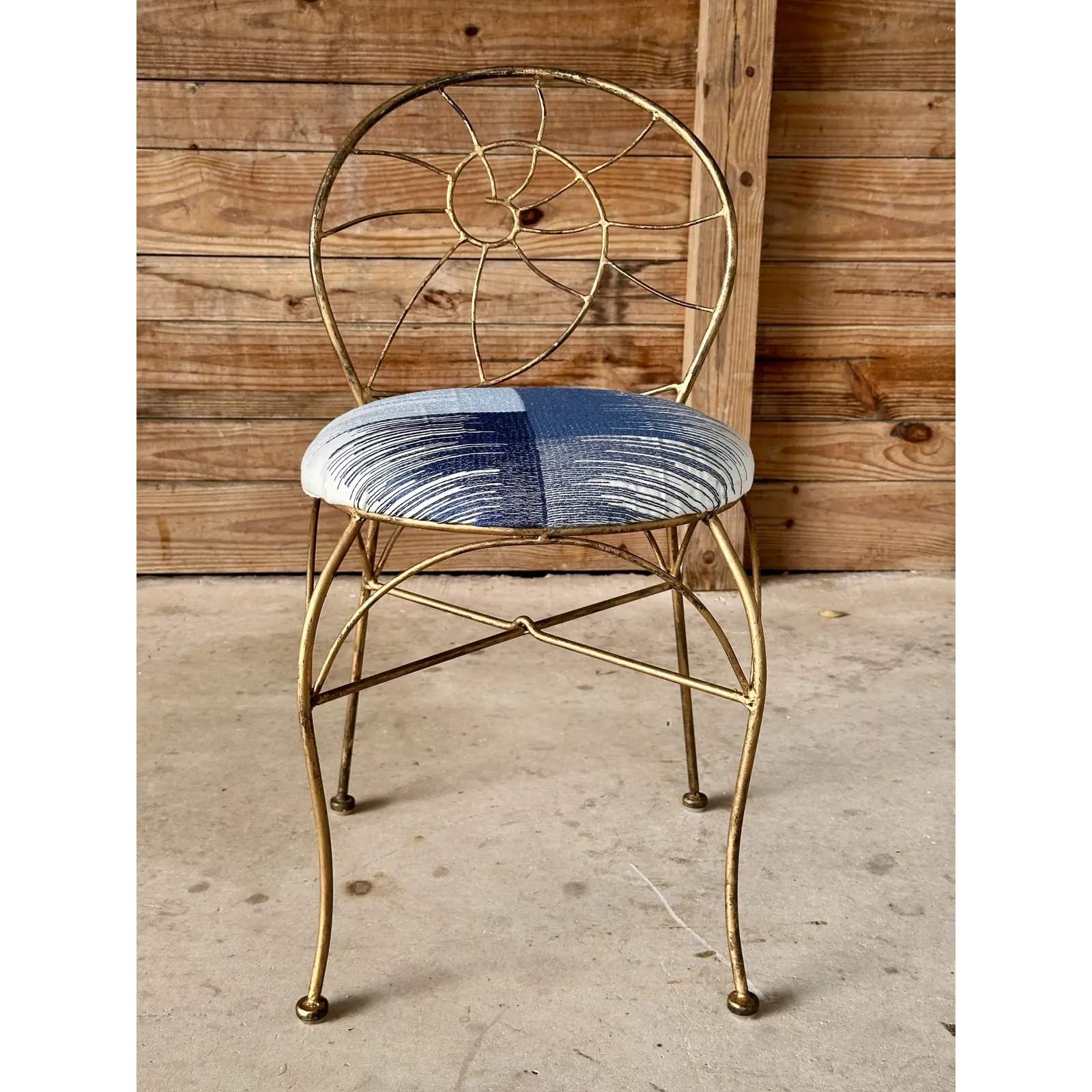 Vanity Stool with Nautilus Shell Back in Antique Gold