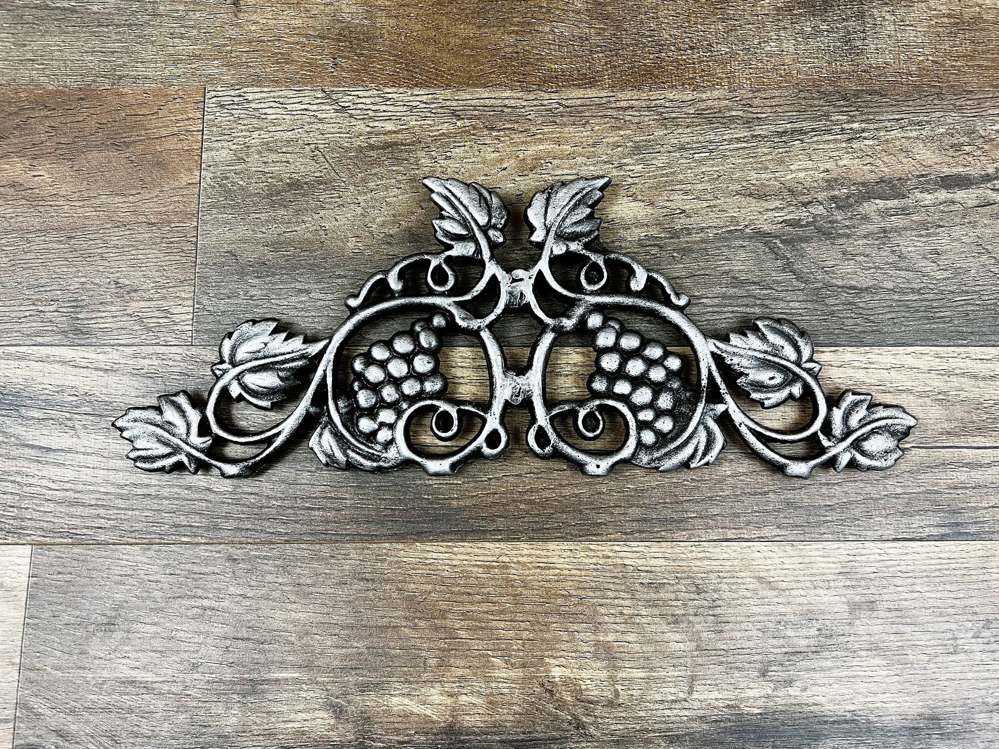 Wall Decor Antiqued Pewter Finish Symmetrical Grapes