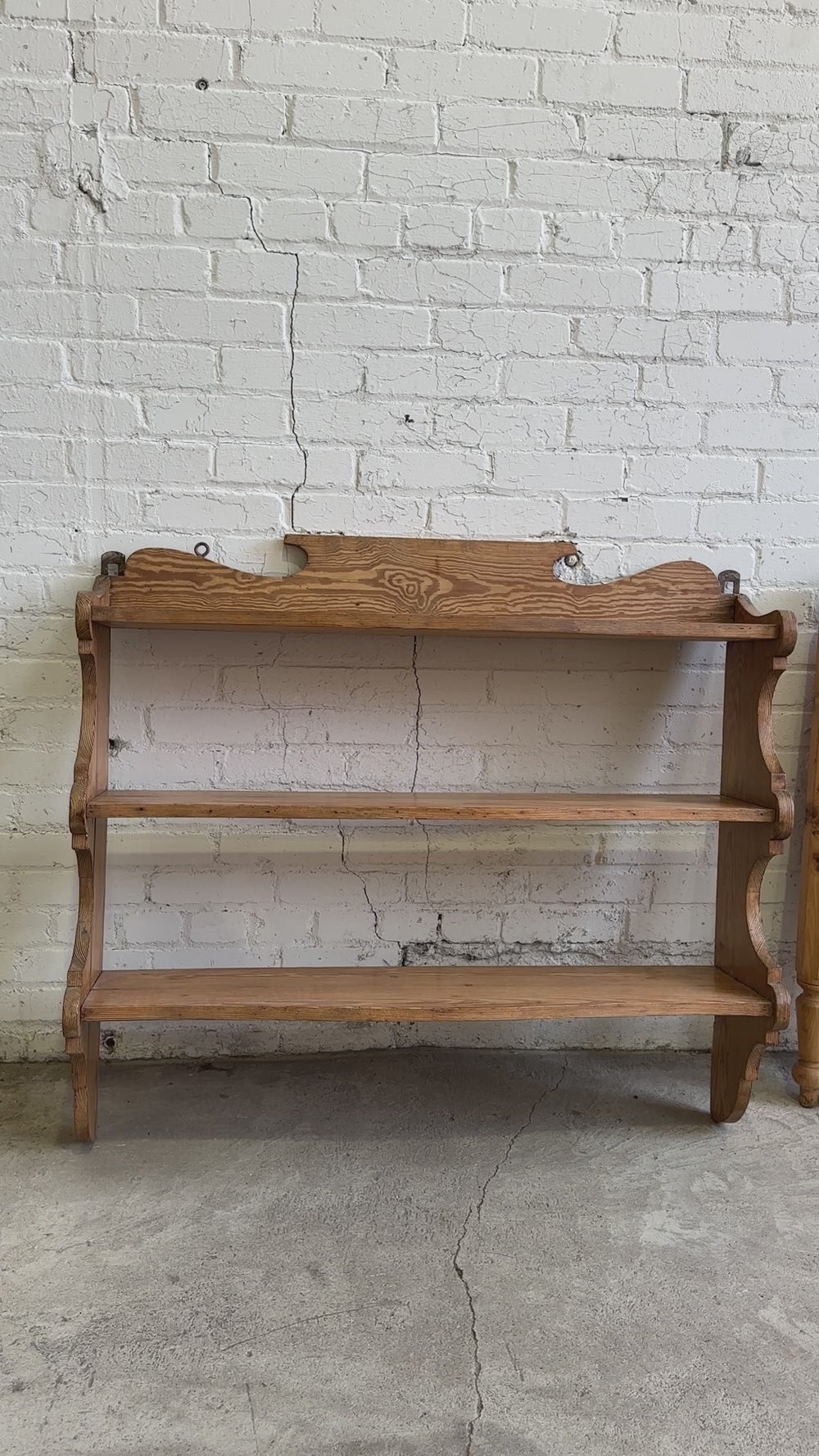 Wall Shelf with Scalloped Sides and Decorative Backboard Decor