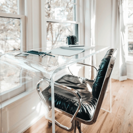 Waterfall Desk with Seamless Design and Clear Finish