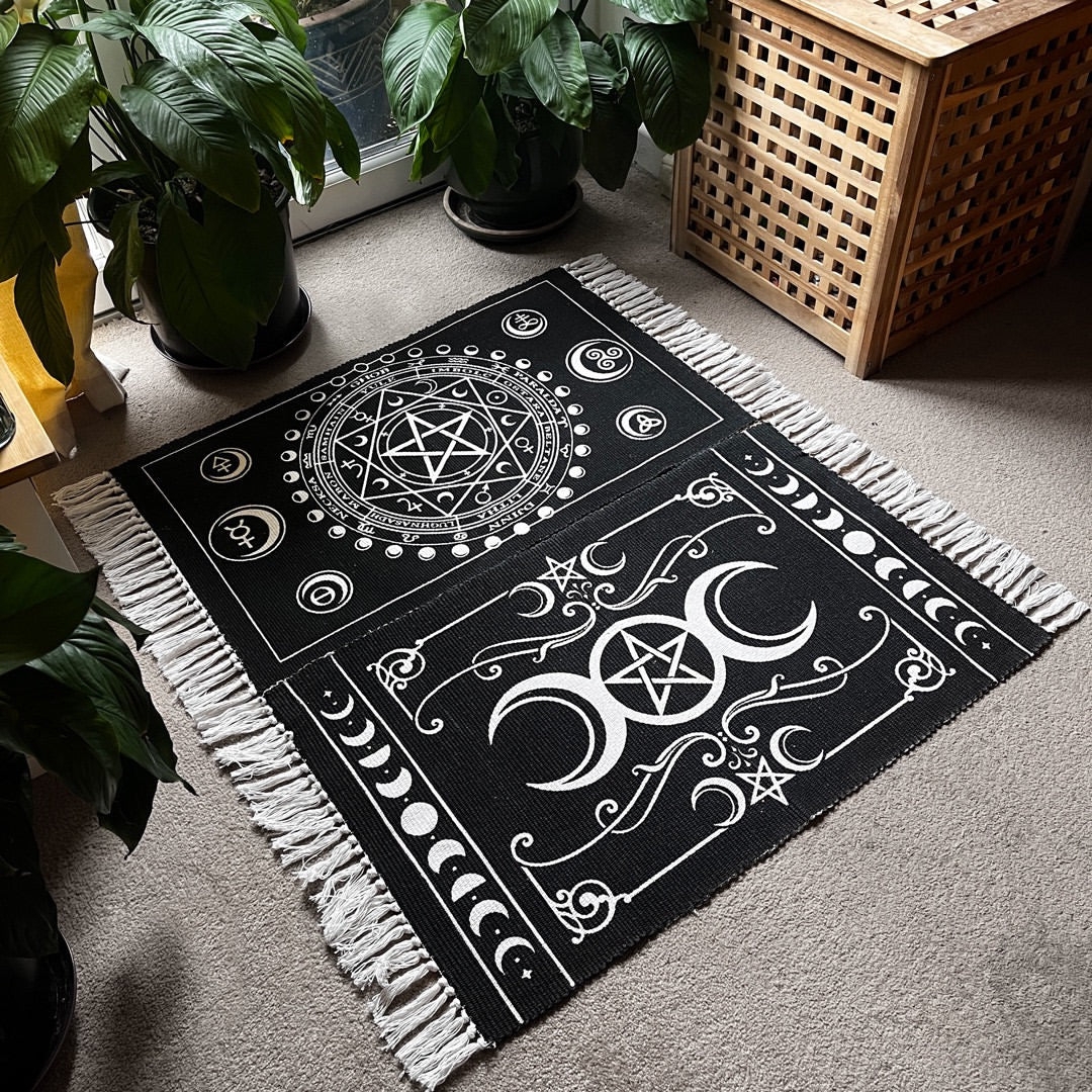 Accent Rug: Mystical Symbology Lunar Phase Border Decor