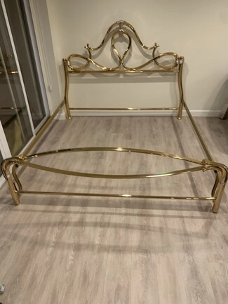Bed Frame Interlocking Loops Design Gold Scrolled King