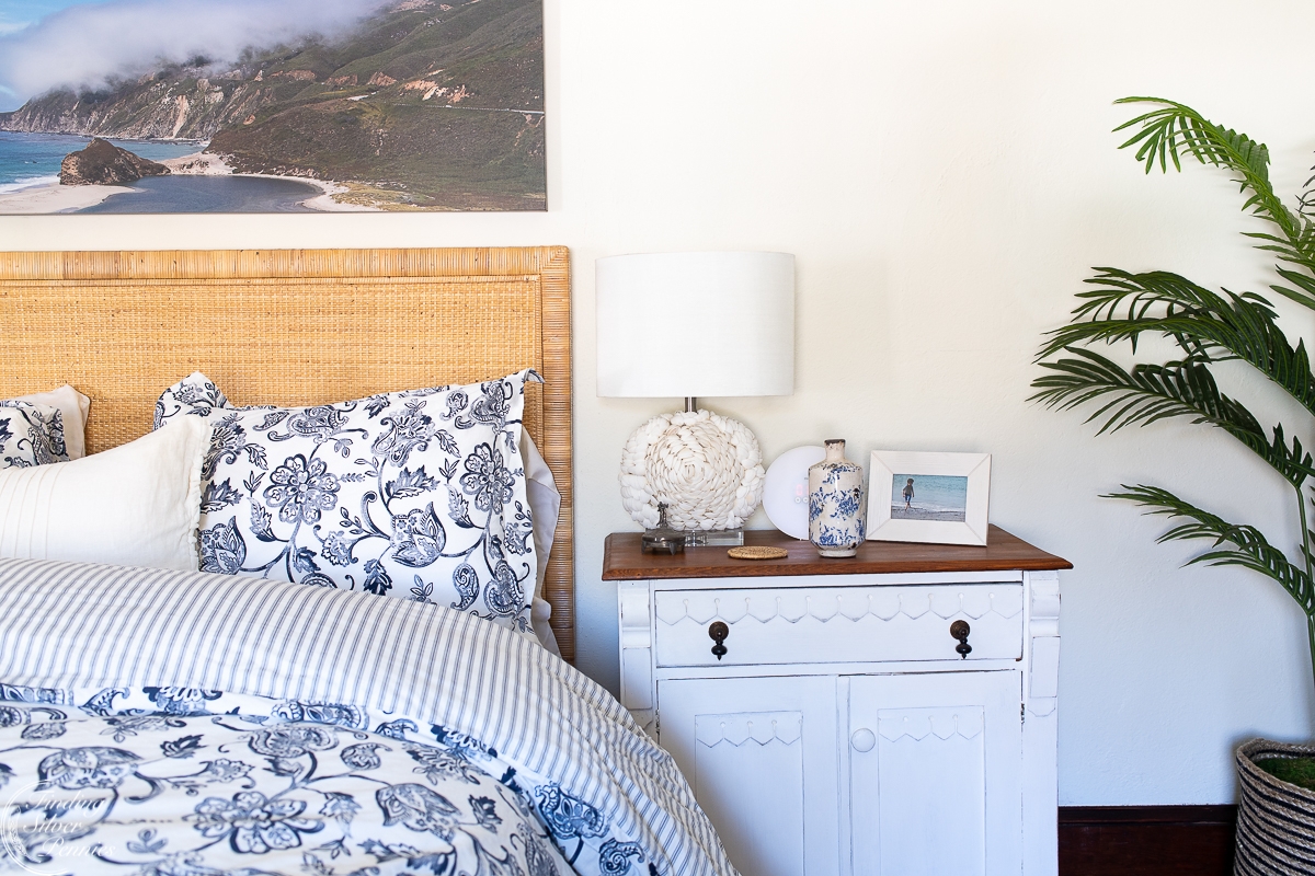 Bedroom Set with Scalloped White Nightstand and Rattan