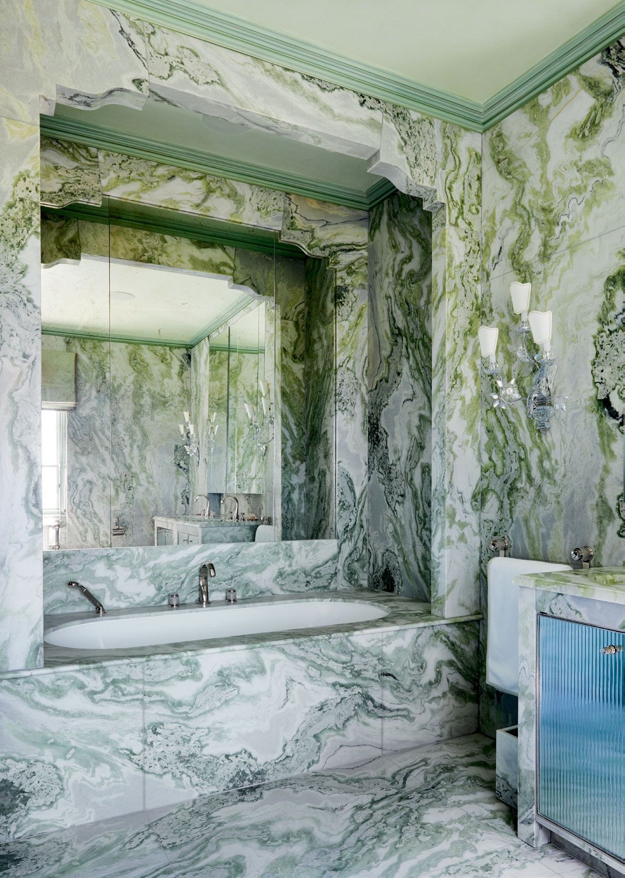 Built-in Bathtub Green Veined Marble Scalloped Arch Design