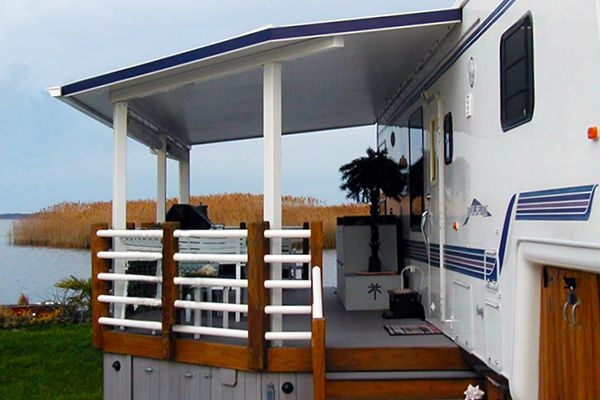Camper Deck - Raised Platform and Horizontal Railing