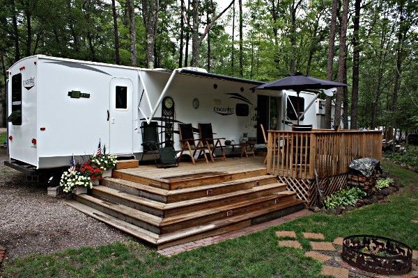 Camper Deck - Tiered Wide Stairs Woodland Design
