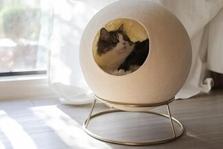 Cat House Spherical Shell With Elevated Wire Stand