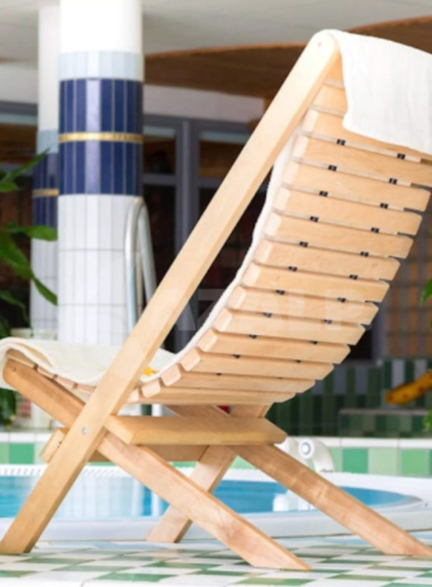 Chaise Lounger: X-Frame Base Slatted Folding Deck Chair