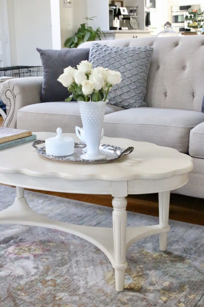 Coffee Table with Scalloped Top and Curved Base Stretcher