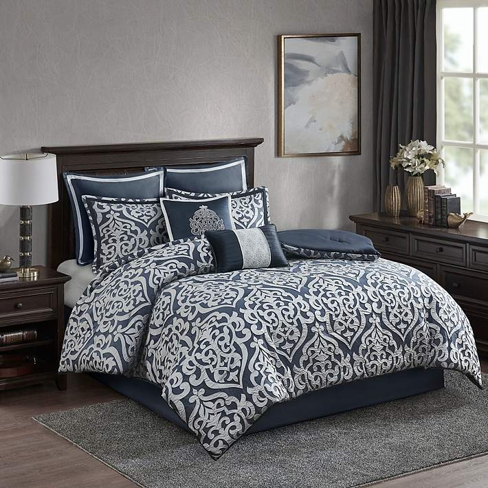 Comforter Set in Medallion Pattern Jacquard Fabric