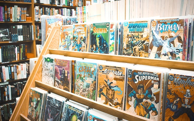 Comic Book Cabinet Slanted Profile Tiered Media Shelf