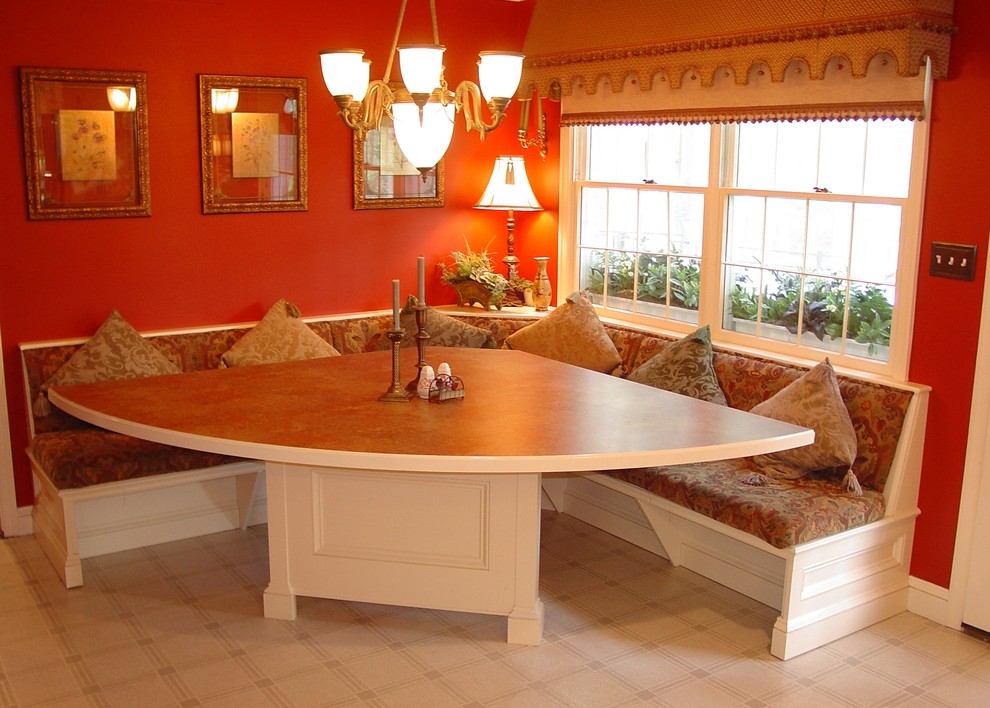 Corner Banquette Set With Teardrop Dining Table