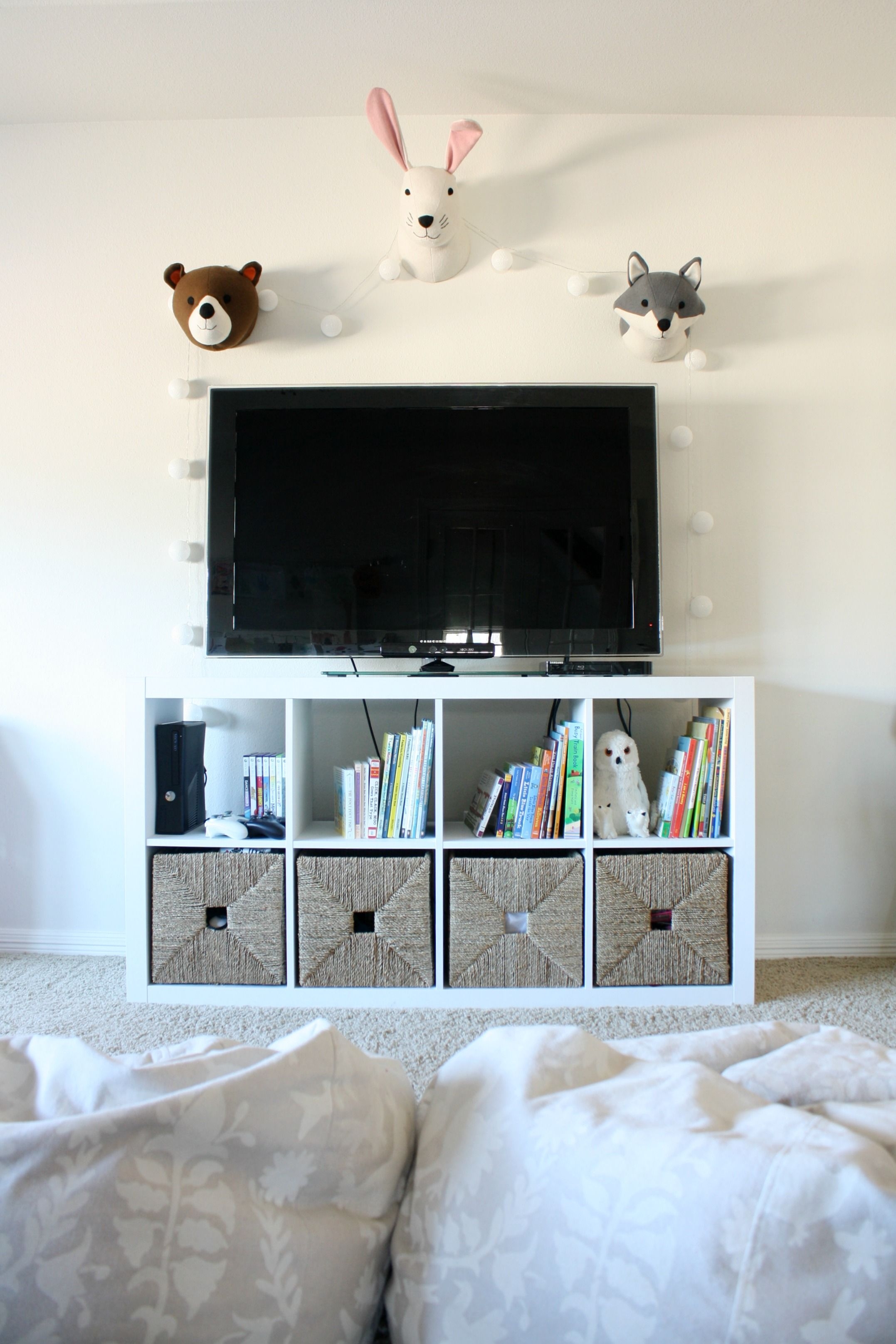 Cube Storage Shelf with Animal Head Decor and Kids Playroom Organization