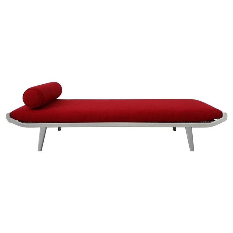 Daybed: Vibrant Red Upholstery with Tapered Legs