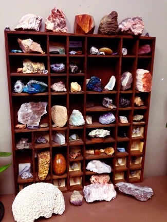 Display Shelf with Cubby Grid for Wooden Rock Collection Shelf
