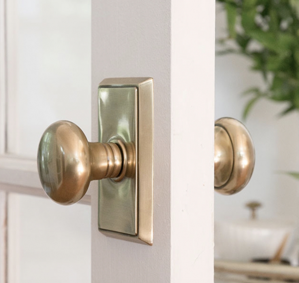 Door Knob in Egg Shaped Metal and French Provincial Door Style