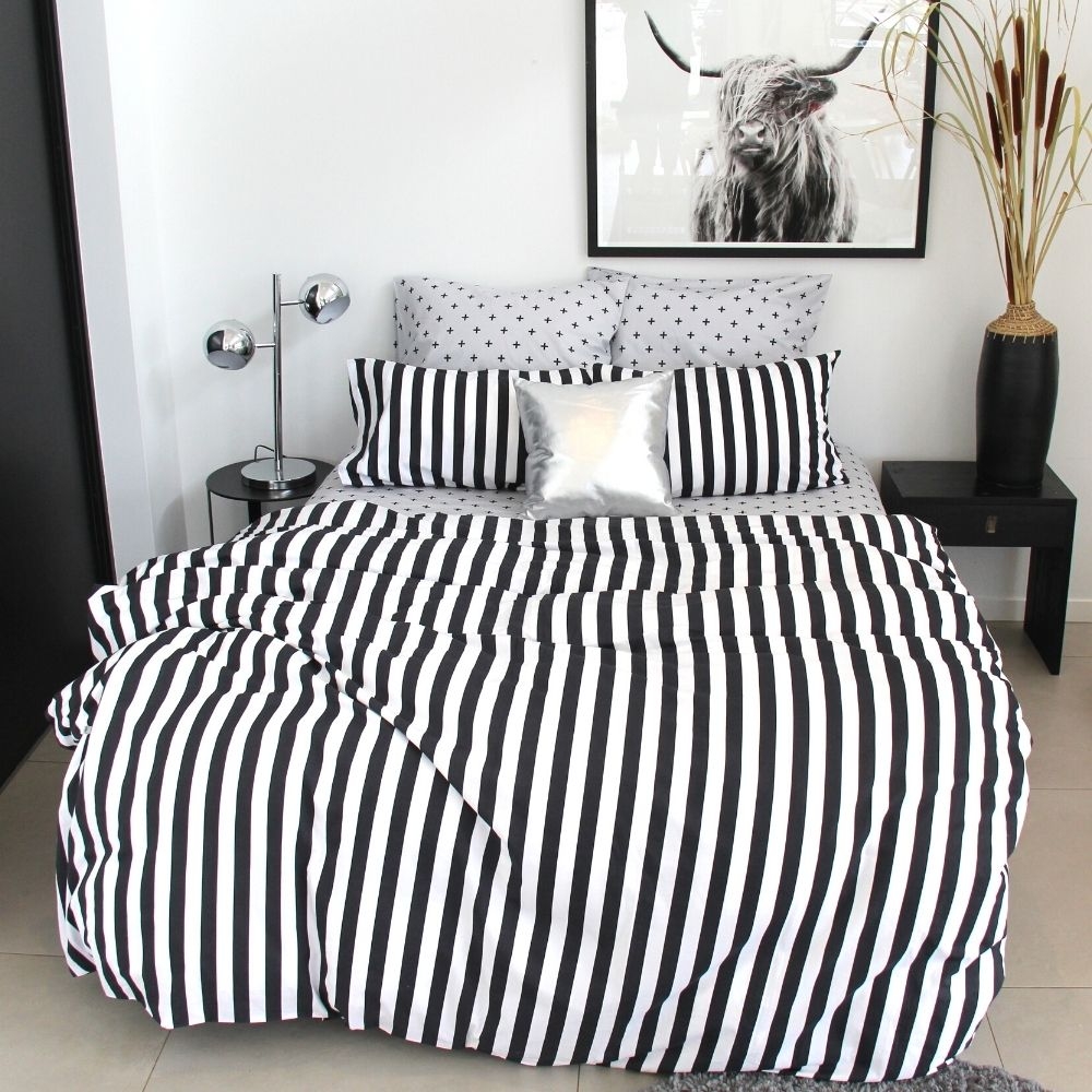 Duvet Cover Set plus Plus Sign Motif Striped Bedding