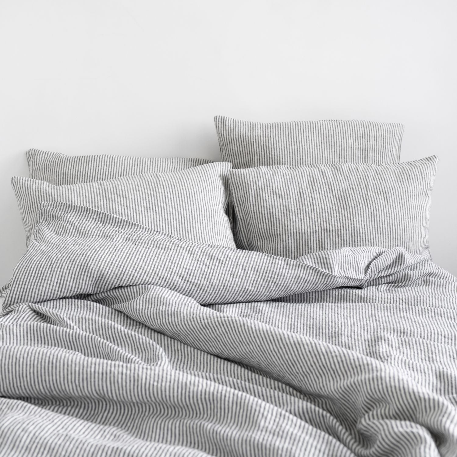 Duvet Cover Set using Thin Stripes Monochrome Pinstripe