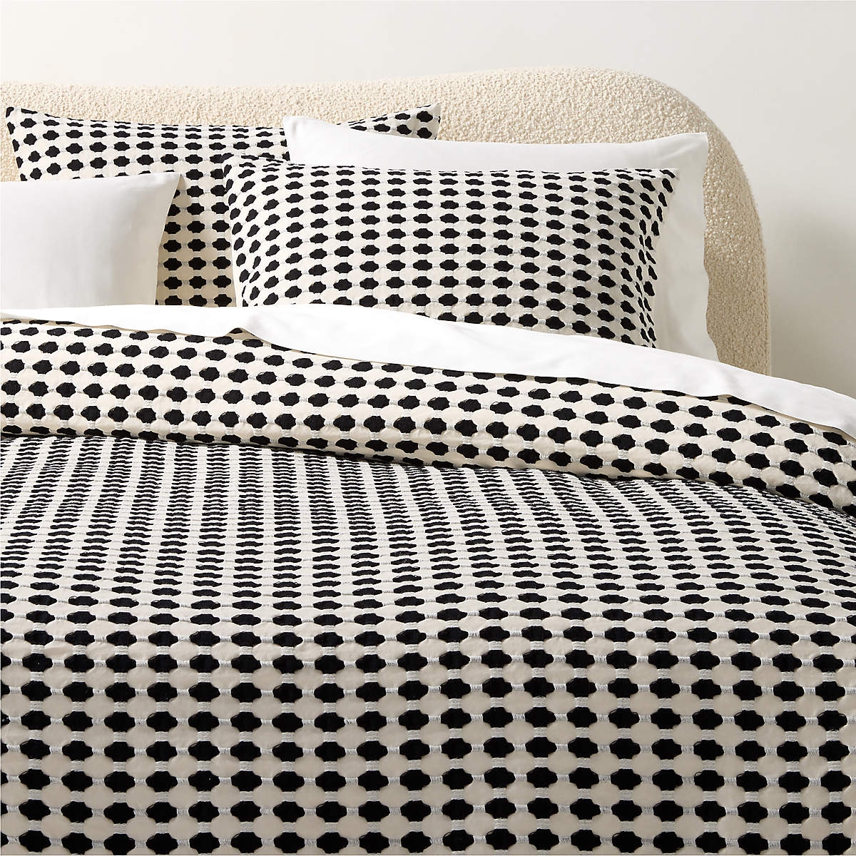 Duvet Cover with Geometric Clover Pattern Bedding
