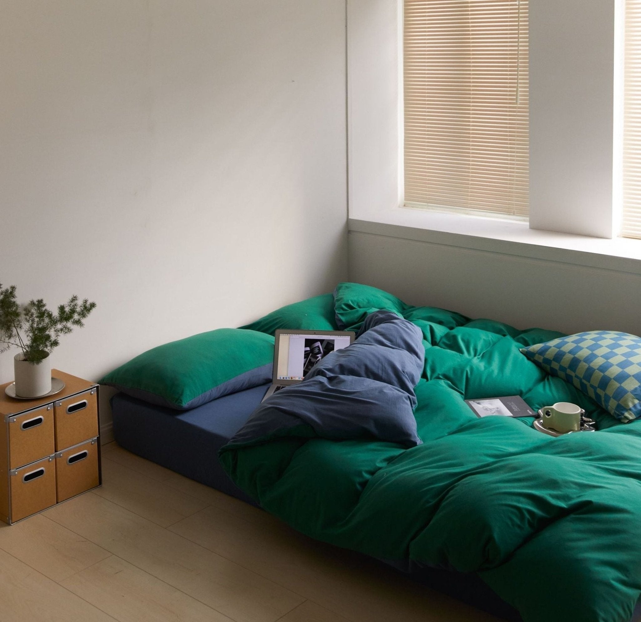 Duvet Set Forest Green Reversible Navy Floor Mattress Look