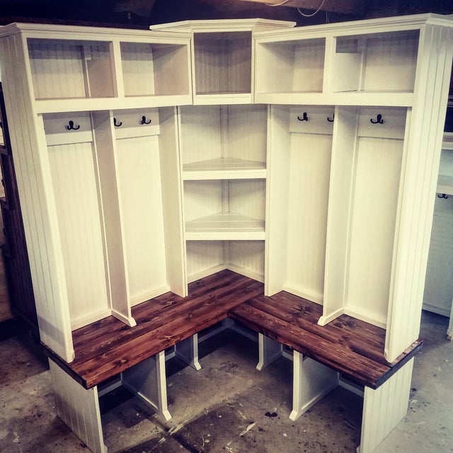 Entryway Locker Unit with Corner Layout and Beadboard Texture