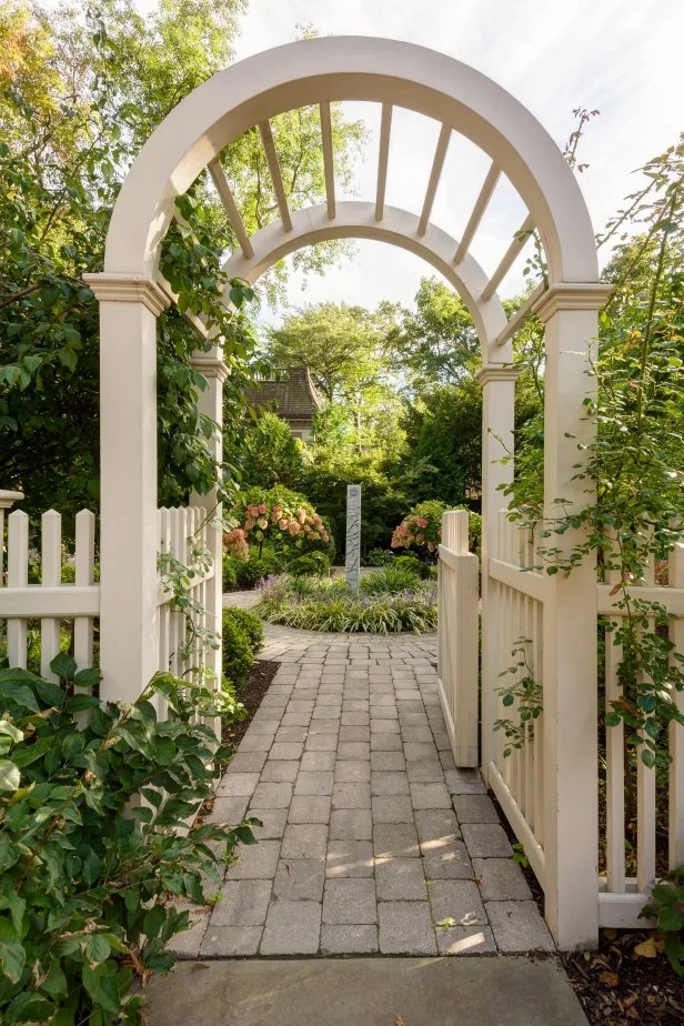 Garden Arbor Gate in White with Curved Pergola Top