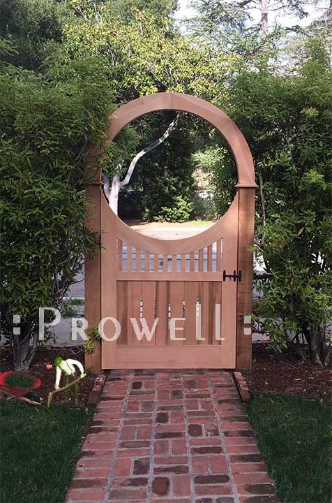 Garden Gate with Inverted Arch Top and Moon Frame