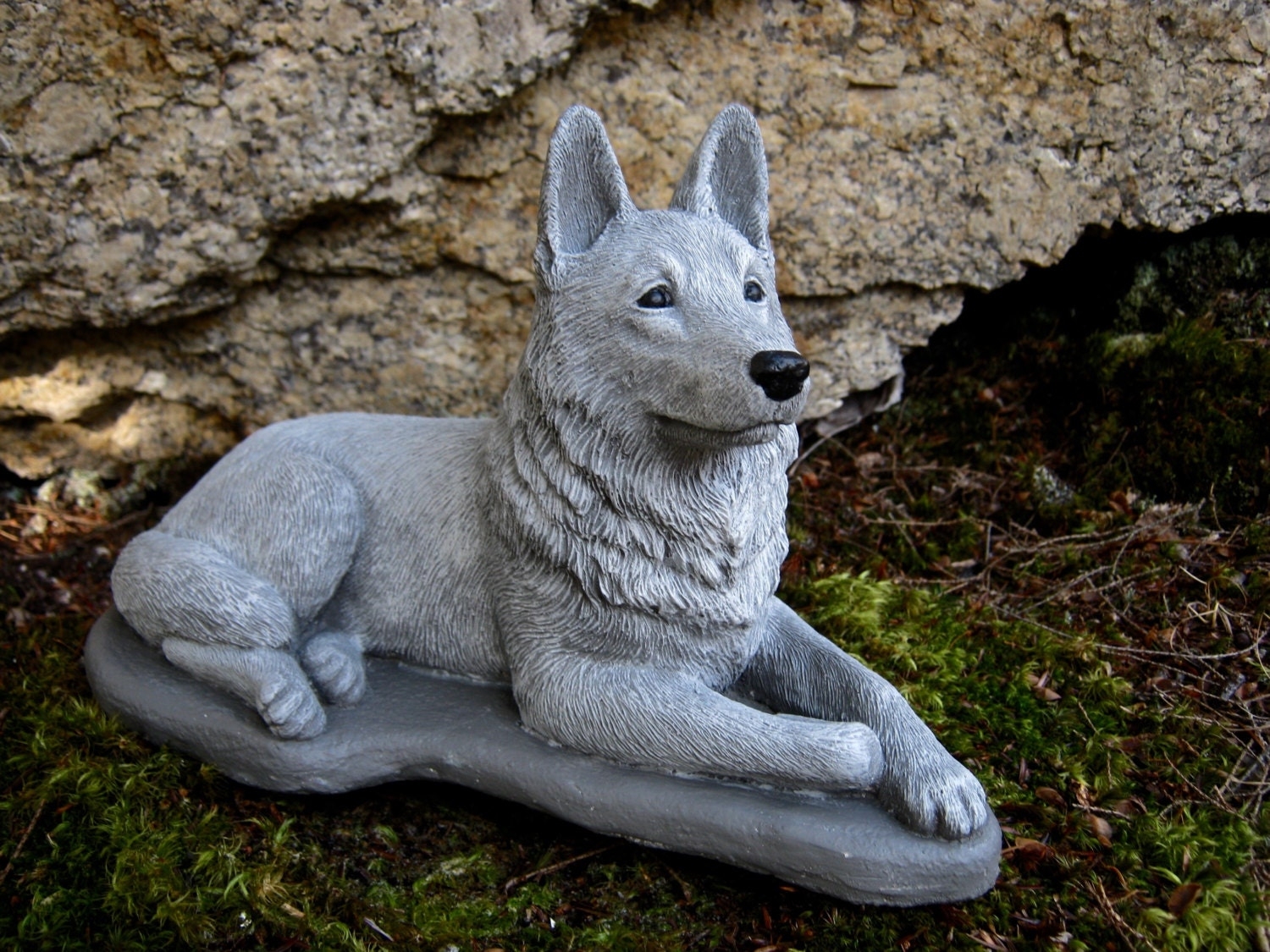 Garden Statue in Recumbent Pose for Cement Dog Memorial Design